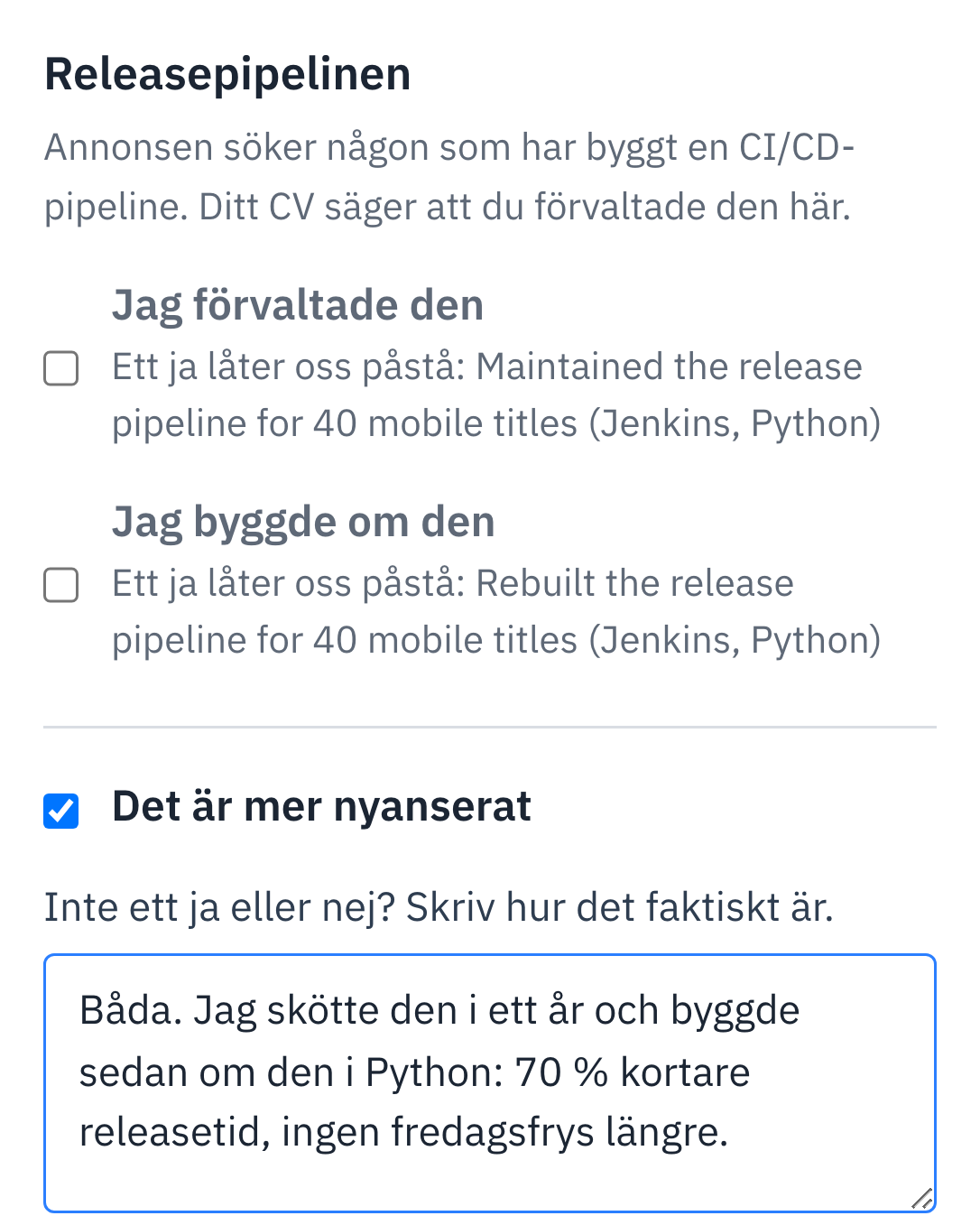 Frågekortet i exemplet: Releasepipelinen. Ikryssat: Det är mer nyanserat, med svaret ”Båda. Jag skötte den i ett år och byggde sedan om den i Python: 70 % kortare releasetid, ingen fredagsfrys längre.”