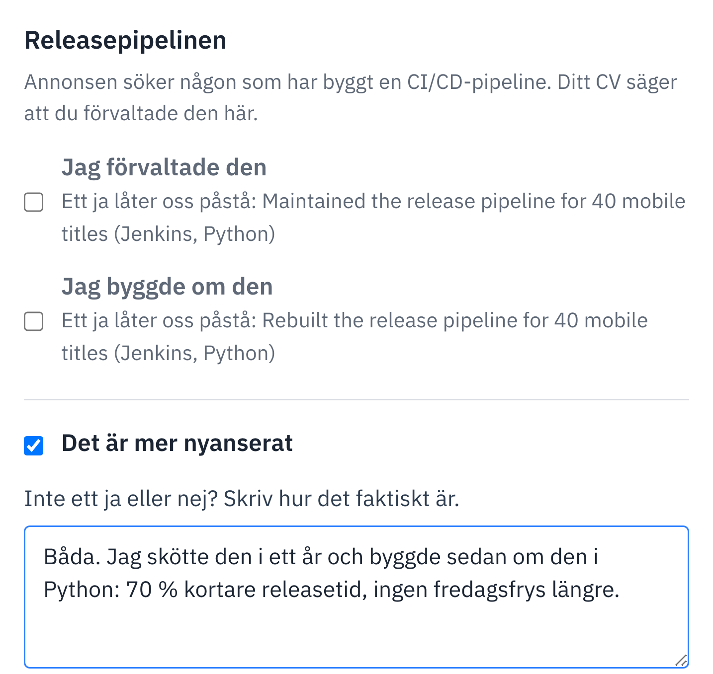 Frågekortet i exemplet: Releasepipelinen. Ikryssat: Det är mer nyanserat, med svaret ”Båda. Jag skötte den i ett år och byggde sedan om den i Python: 70 % kortare releasetid, ingen fredagsfrys längre.”